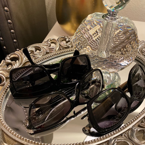 Burberry Sunglasses 😎 - Picture 2 of 5